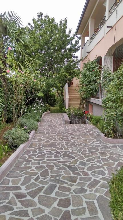 Rina Apartments ลาบิน ภายนอก รูปภาพ