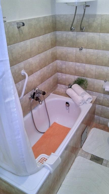 Rina Apartments ลาบิน ภายนอก รูปภาพ